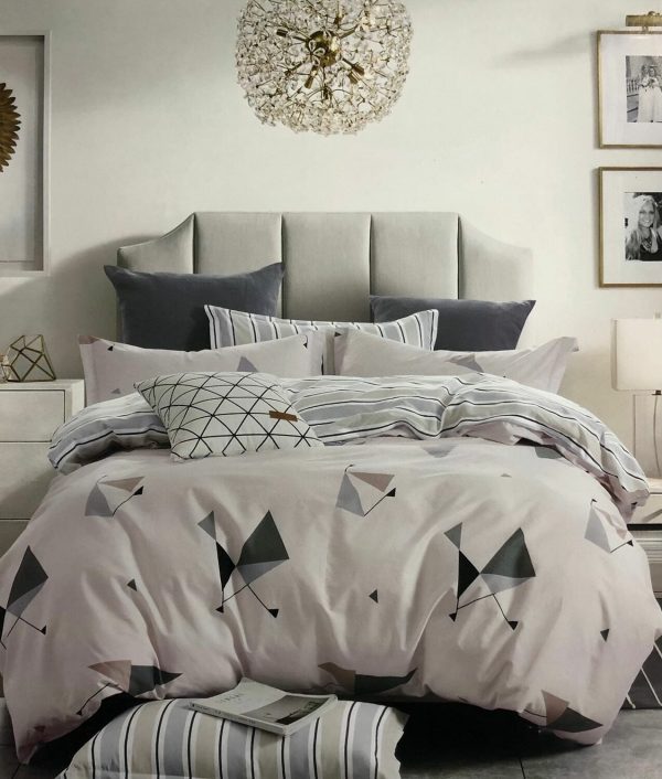 CIH Queen Size 5*6 4pc Bedsheet 100% cotton 200TC- 2 flat sheets,2 pillow cases (one shade)