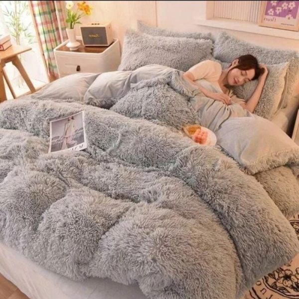Extra Heavy Fluffy Woolen Duvet 6pcs Set (7x6)
