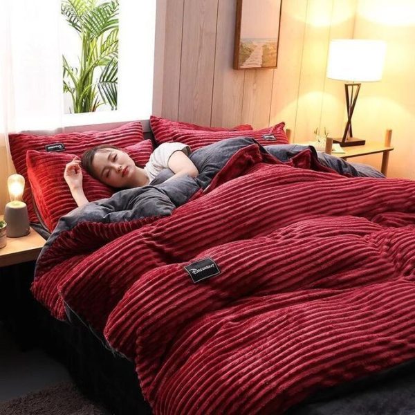 Heavy velvet duvets 4pcs set (7x6). 1 duvet 1 bedsheet 2 pillow cases. MAROON
