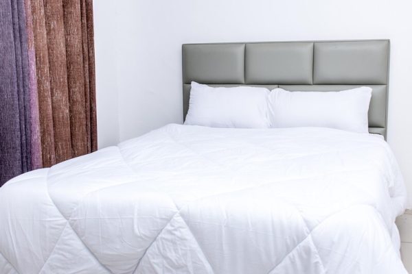 Plain White Comforter Duvet with 2 Flat Sheets,2 pillow cases polycotton 6*6
