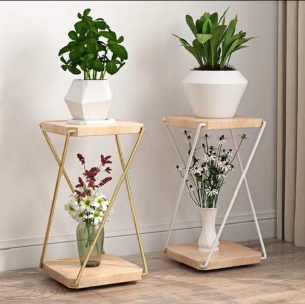 Zigzag corner decor table